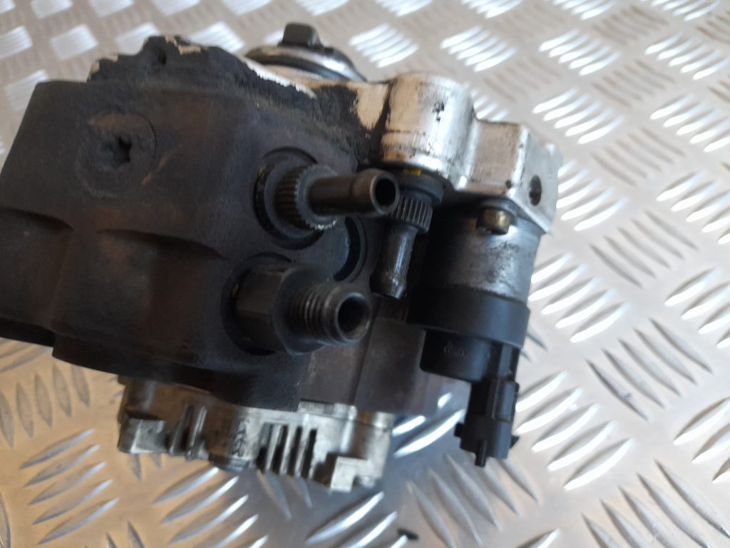 Augstspiediena degvielas sūknis priekš VOLVO V70 2003 SILVER 5 Augstspiediena degvielas sūknis priekš VOLVO V70 2003 SILVER