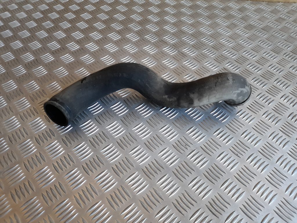 Interkulera caurule priekš VOLVO V70 2003 SILVER 1 Interkulera caurule priekš VOLVO V70 2003 SILVER