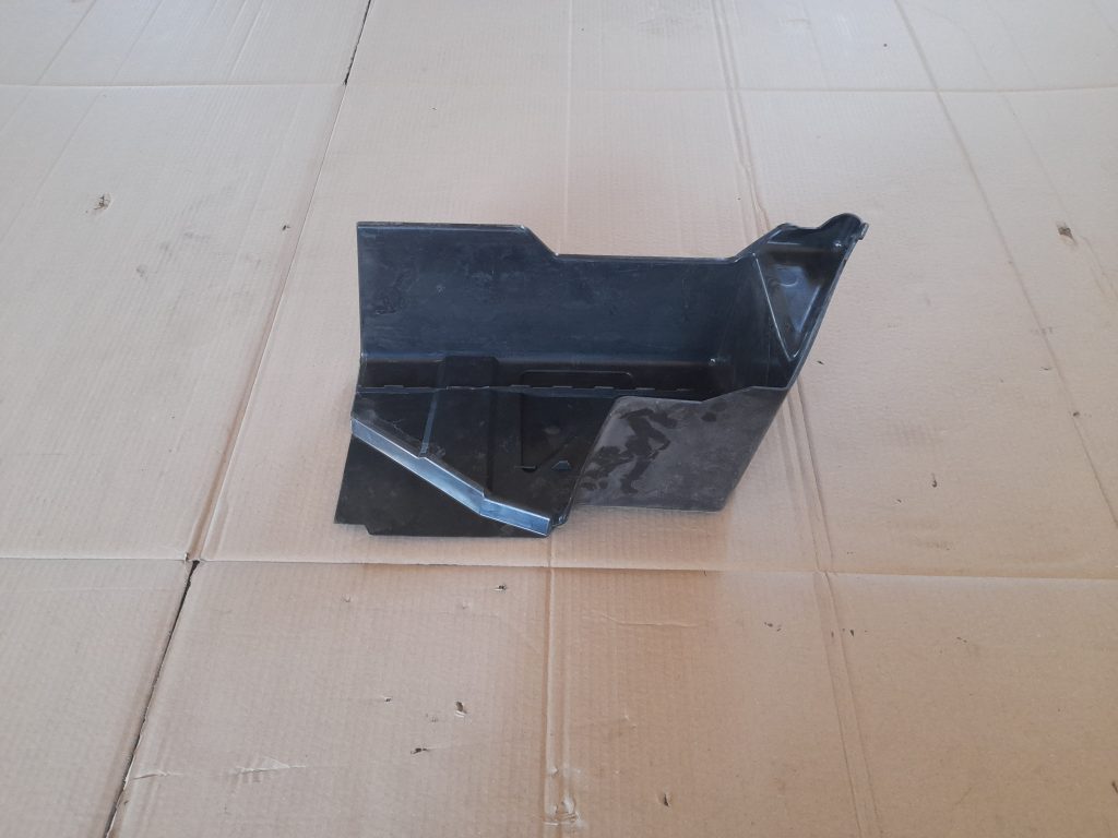 Akumulatora vāks priekš VOLVO V70 2003 SILVER 1 Akumulatora vāks priekš VOLVO V70 2003 SILVER