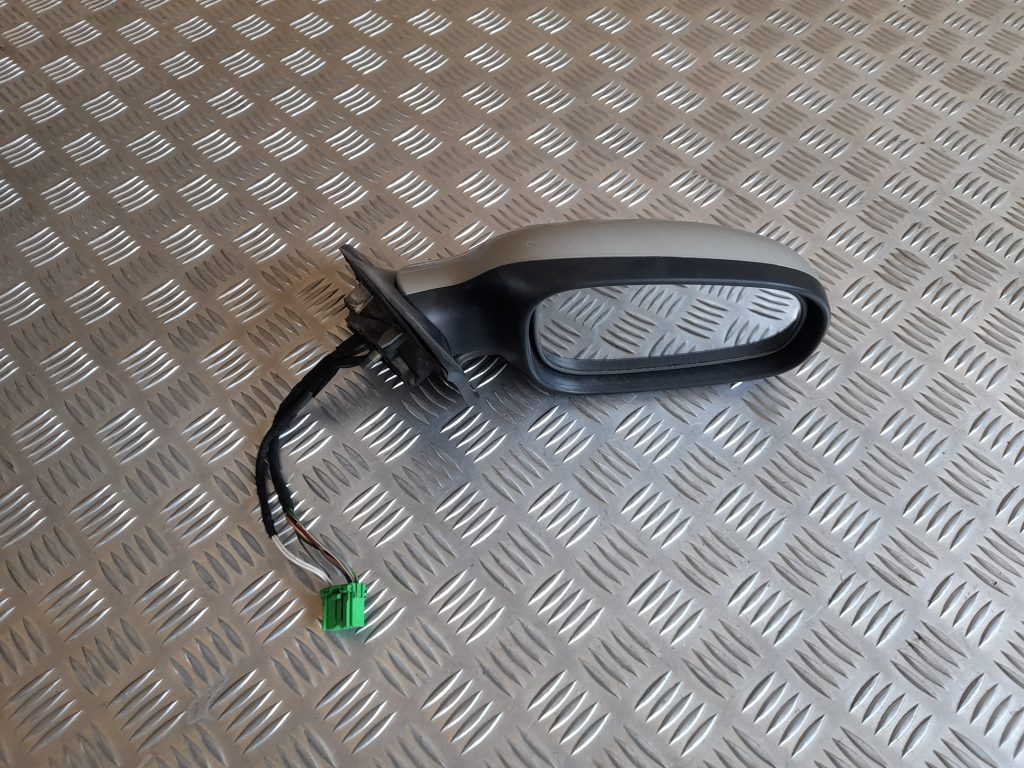 Ārējais spogulis, pa labi priekš VOLVO V70 2003 SILVER 1 Ārējais spogulis, pa labi priekš VOLVO V70 2003 SILVER