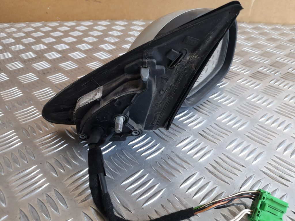 Ārējais spogulis, pa labi priekš VOLVO V70 2003 SILVER 4 Ārējais spogulis, pa labi priekš VOLVO V70 2003 SILVER