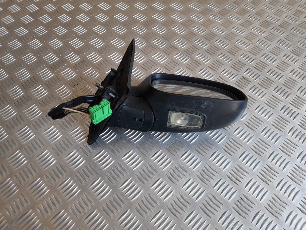 Ārējais spogulis, pa labi priekš VOLVO V70 2003 SILVER 2 Ārējais spogulis, pa labi priekš VOLVO V70 2003 SILVER