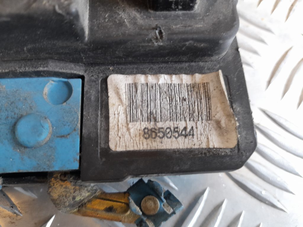 Priekšējo kreiso durvju slēdzene priekš VOLVO V70 2003 SILVER 2 Priekšējo kreiso durvju slēdzene priekš VOLVO V70 2003 SILVER