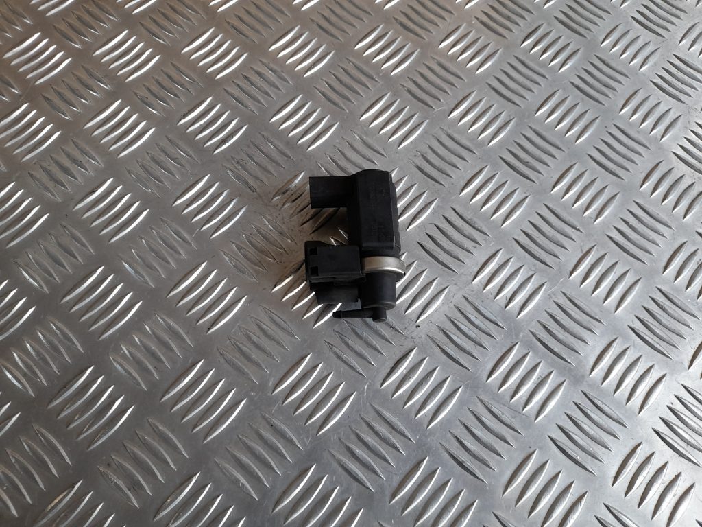 Solenoīda vakuuma vārsts priekš VW PHAETON 2005 1 Solenoīda vakuuma vārsts priekš VW PHAETON 2005