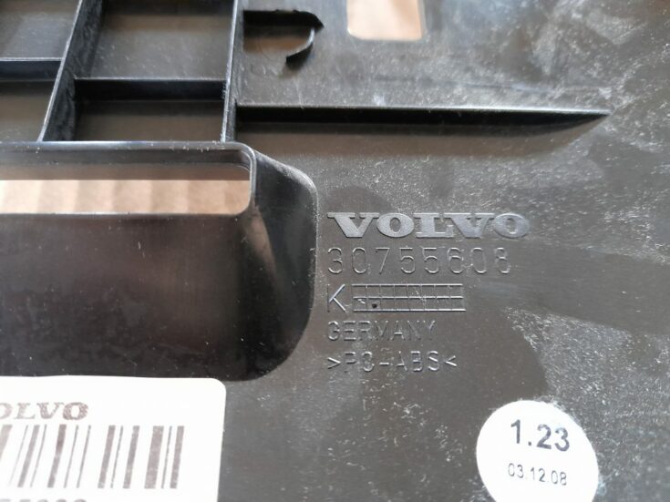 Centrālās konsoles iekšējā plastmasa priekš VOLVO XC60 2009 4