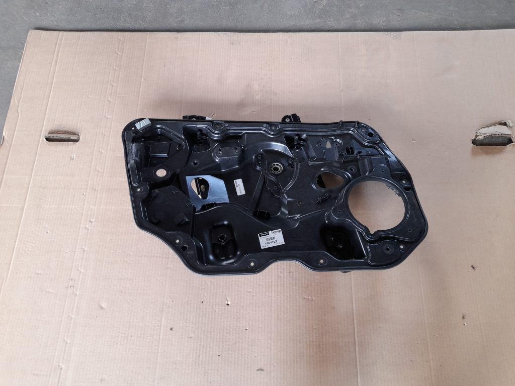 Stikla pacelšanas mehānisma panele priekš VOLVO XC60 2009 1 Stikla pacelšanas mehānisma panele priekš VOLVO XC60 2009