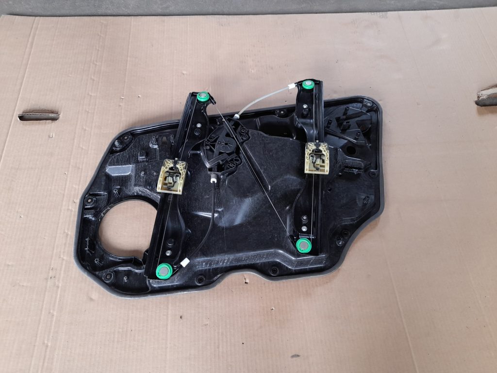 Stikla pacelšanas mehānisma panele priekš VOLVO XC60 2009 2 Stikla pacelšanas mehānisma panele priekš VOLVO XC60 2009