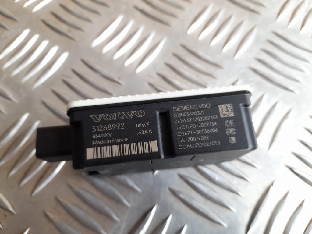 Centrālas atslēgas vadības bloks priekš VOLVO XC60 2009 2 Centrālas atslēgas vadības bloks priekš VOLVO XC60 2009