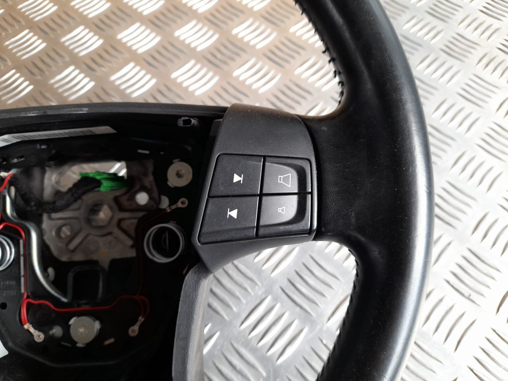 Stūre priekš VOLVO XC60 2009 4 Stūre priekš VOLVO XC60 2009