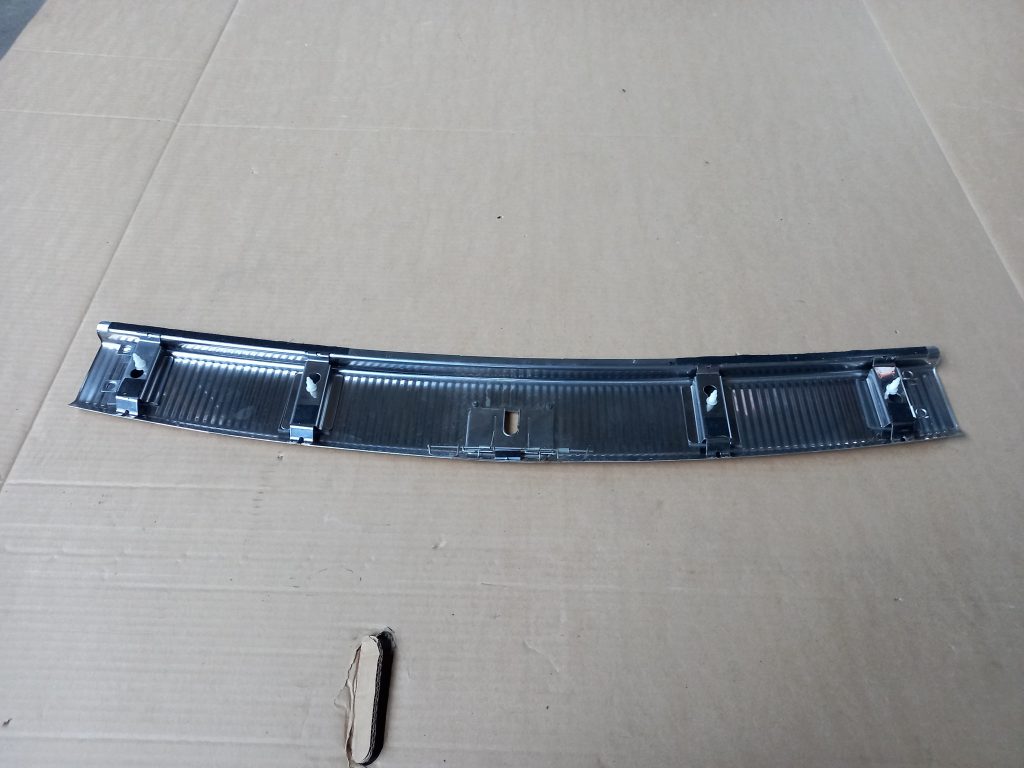 Bagažnieka nodalījuma sliekšņa uzlika priekš VW TOUAREG 2007 2 Bagažnieka nodalījuma sliekšņa uzlika priekš VW TOUAREG 2007