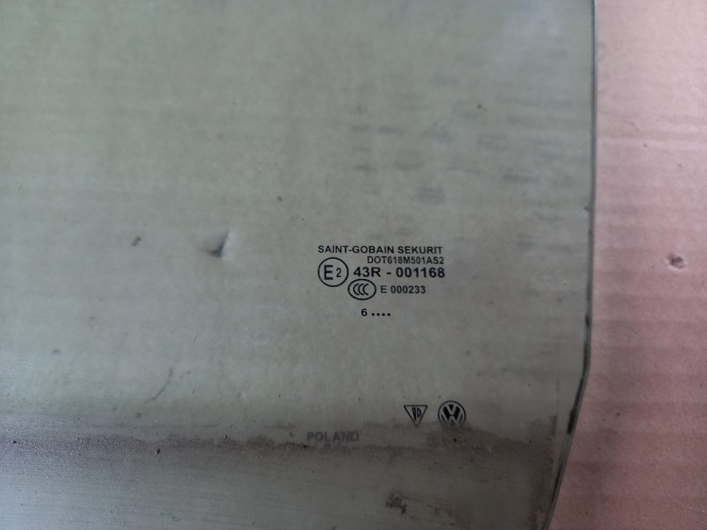Priekšējo kreiso durvju stikls priekš VW TOUAREG 2007 3 Priekšējo kreiso durvju stikls priekš VW TOUAREG 2007