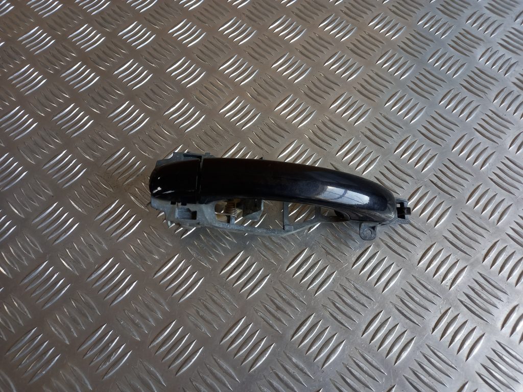 Priekšējāis labais durvju rokturis priekš VW TOUAREG 2007 1 Priekšējāis labais durvju rokturis priekš VW TOUAREG 2007