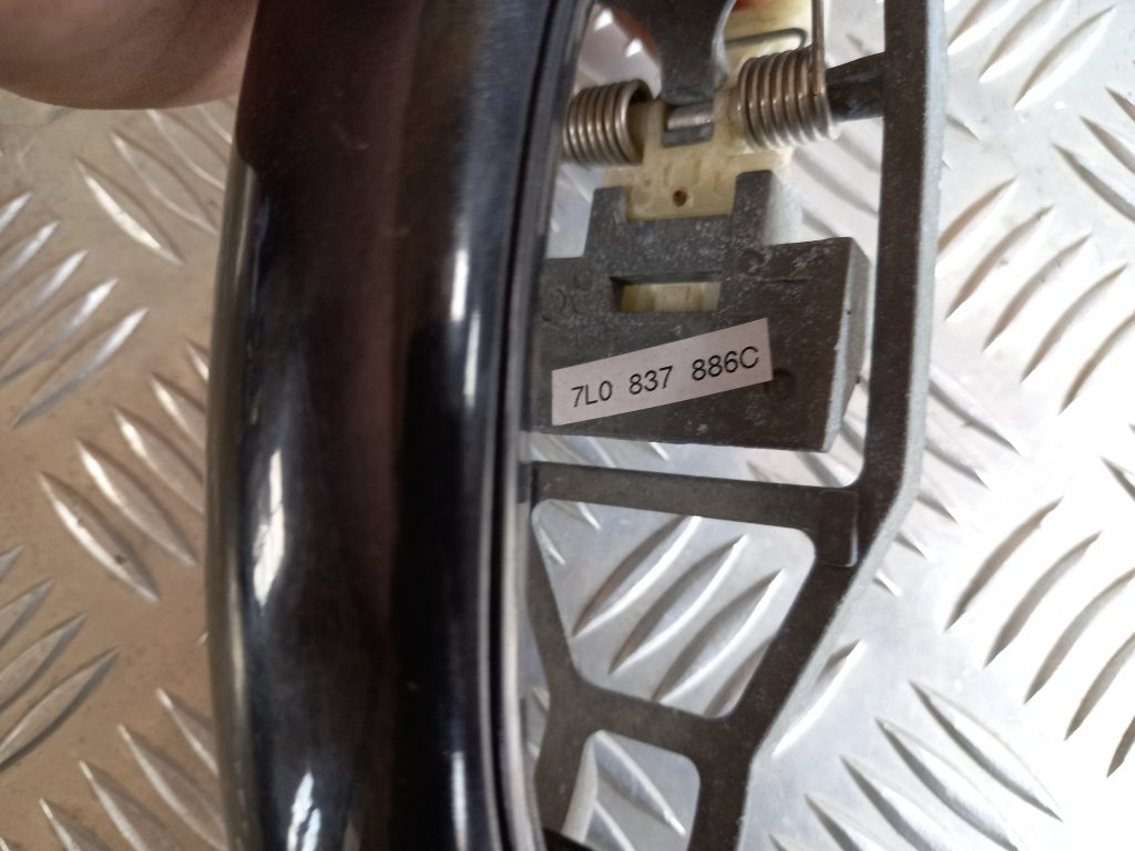 Priekšējāis labais durvju rokturis priekš VW TOUAREG 2007 2 Priekšējāis labais durvju rokturis priekš VW TOUAREG 2007