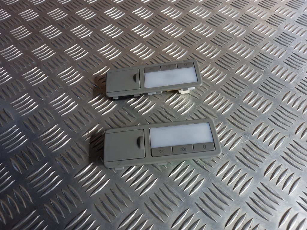 Aizmugurējo sēdvietu apgaismojums priekš VW TOUAREG 2007 1 Aizmugurējo sēdvietu apgaismojums priekš VW TOUAREG 2007