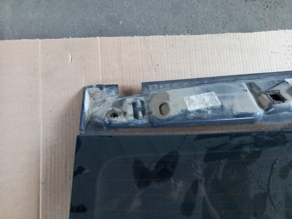 Aizmugures stikls priekš VW TOUAREG 2007 2 Aizmugures stikls priekš VW TOUAREG 2007