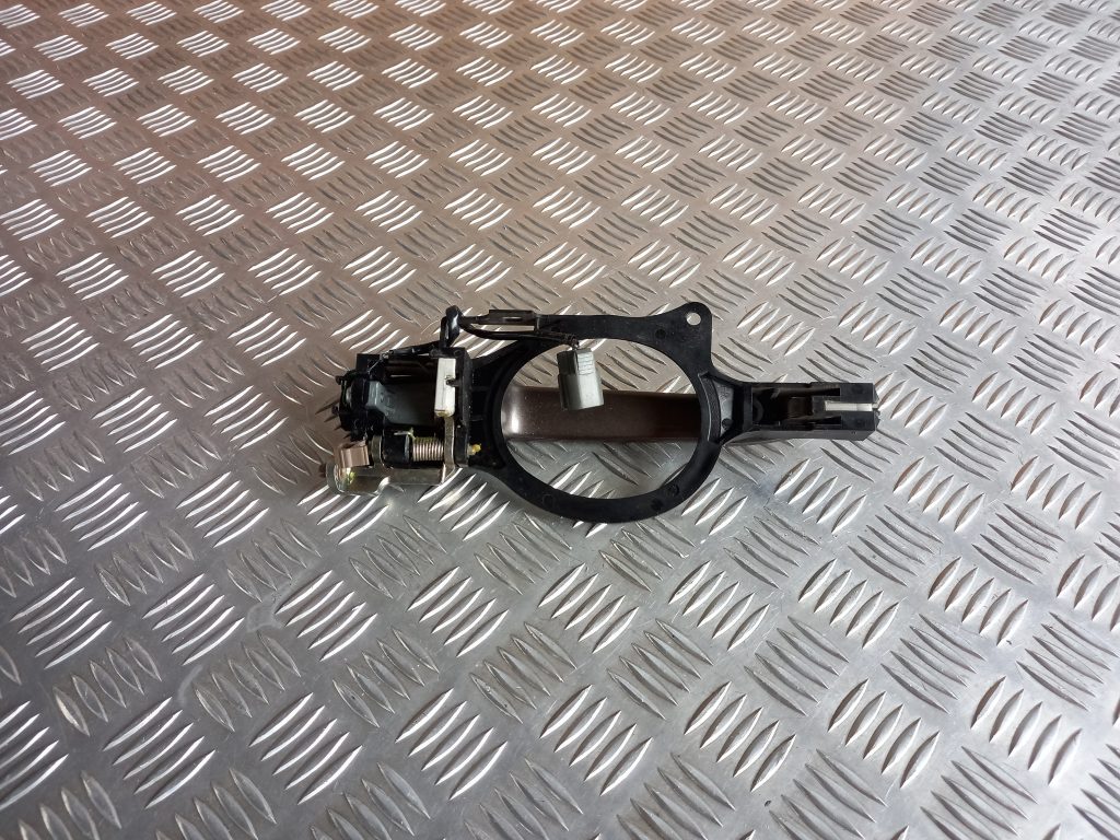 Priekšējāis labais durvju rokturis priekš MITSUBISHI ASX 2011 2 Priekšējāis labais durvju rokturis priekš MITSUBISHI ASX 2011