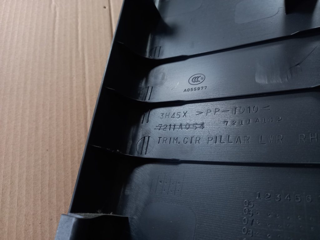 Vidējas salona statnes apdare priekš MITSUBISHI ASX 2011 4 Vidējas salona statnes apdare priekš MITSUBISHI ASX 2011