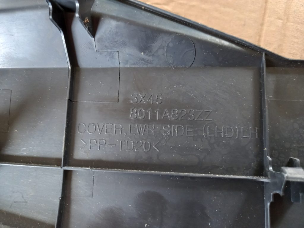 Centrālās konsoles (apdares) sānu panelis priekš MITSUBISHI ASX 2011 2 Centrālās konsoles (apdares) sānu panelis priekš MITSUBISHI ASX 2011