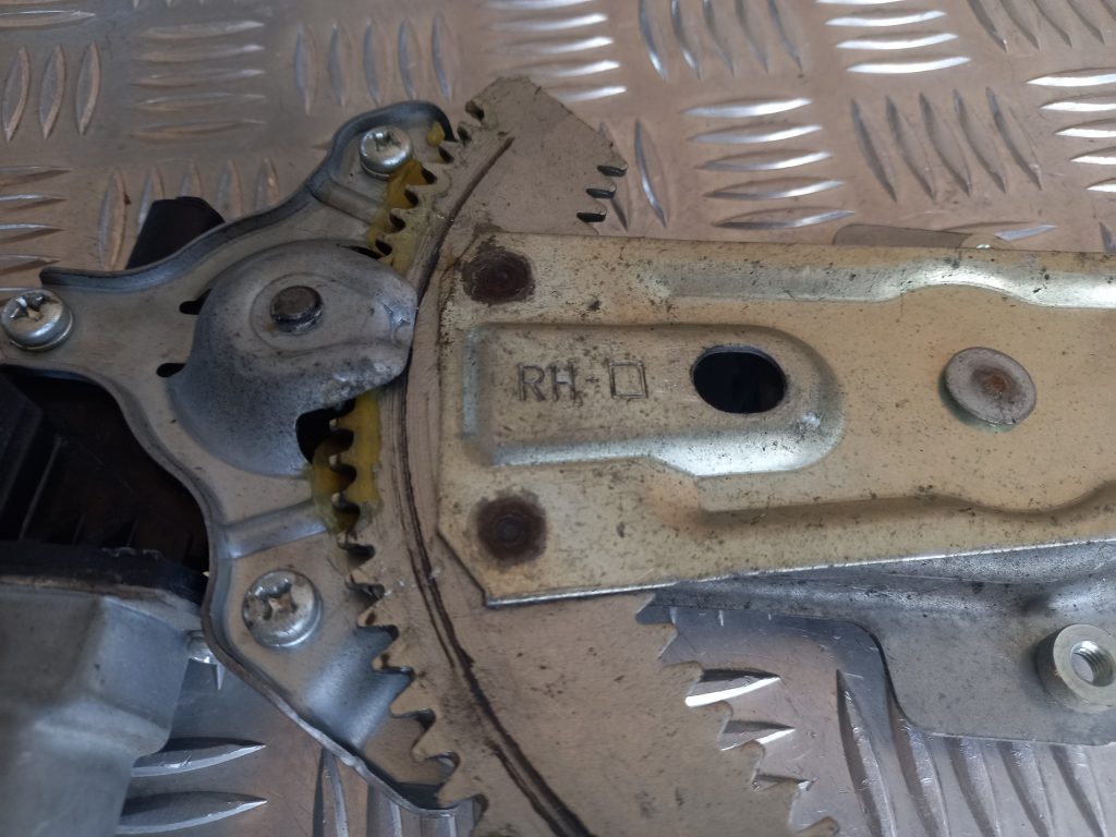 Stikla pacelšanas mehānisms priekšējais labais priekš MITSUBISHI LANCER 2009 3 Stikla pacelšanas mehānisms priekšējais labais priekš MITSUBISHI LANCER 2009