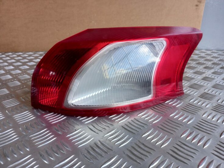 Aizmugurējais labais lukturis priekš MITSUBISHI LANCER 2009