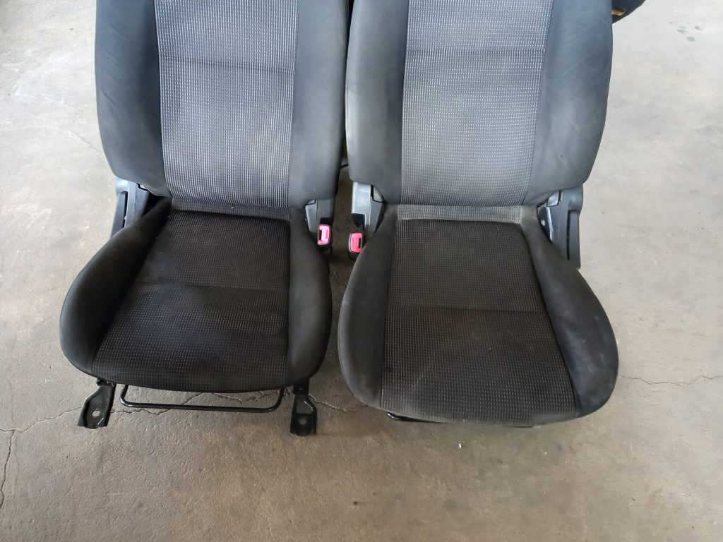 Sēdekļu komplekts priekš MITSUBISHI LANCER 2009 3 Sēdekļu komplekts priekš MITSUBISHI LANCER 2009