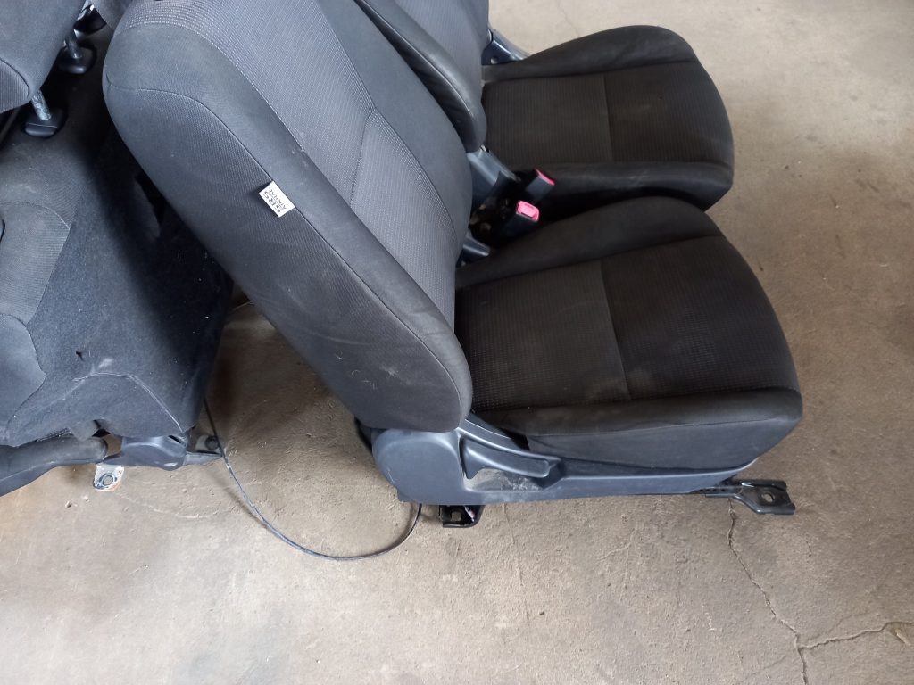 Sēdekļu komplekts priekš MITSUBISHI LANCER 2009 9 Sēdekļu komplekts priekš MITSUBISHI LANCER 2009