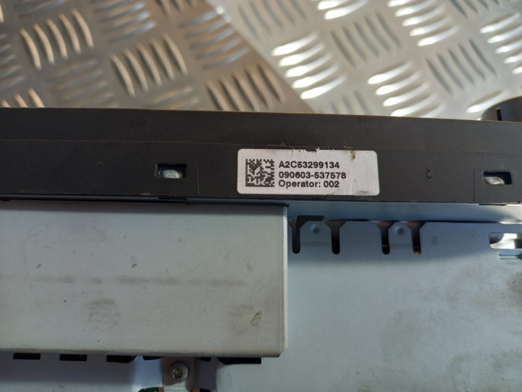 Displejs priekš VW PASSAT CC 2009 5 Displejs priekš VW PASSAT CC 2009