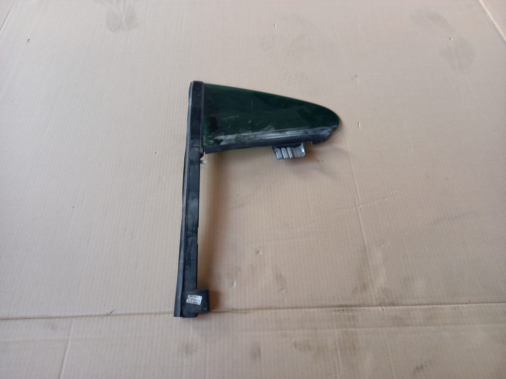 Labo durvju stūra stikls priekš VW PASSAT CC 2009 1 Labo durvju stūra stikls priekš VW PASSAT CC 2009