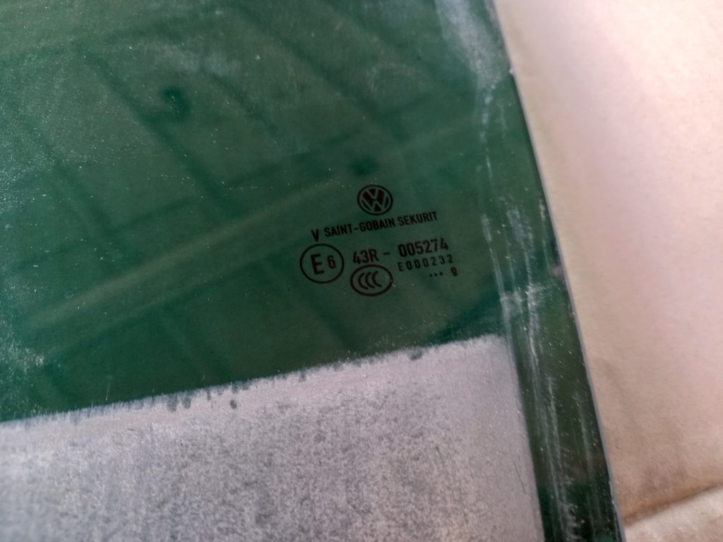 Aizmugurējo labo durvju stikls priekš VW PASSAT CC 2009 4 Aizmugurējo labo durvju stikls priekš VW PASSAT CC 2009