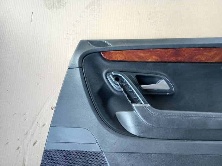 Aizmugurējo labo durvju apdare priekš VW PASSAT CC 2009 2