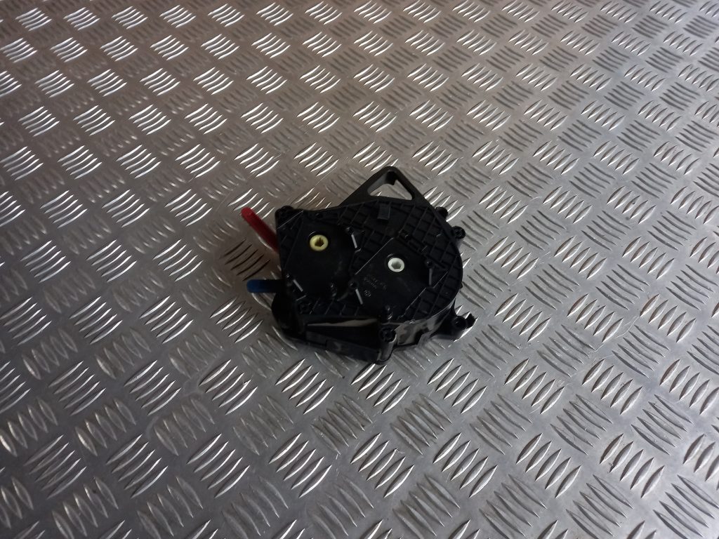 Apsildes sistēmas aktuators priekš LAND ROVER FREELANDER 2007 2 Apsildes sistēmas aktuators priekš LAND ROVER FREELANDER 2007