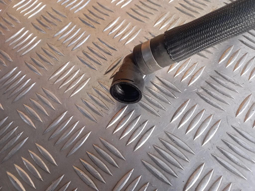 Dzesēšanas caurule priekš LAND ROVER FREELANDER 2007 2 Dzesēšanas caurule priekš LAND ROVER FREELANDER 2007