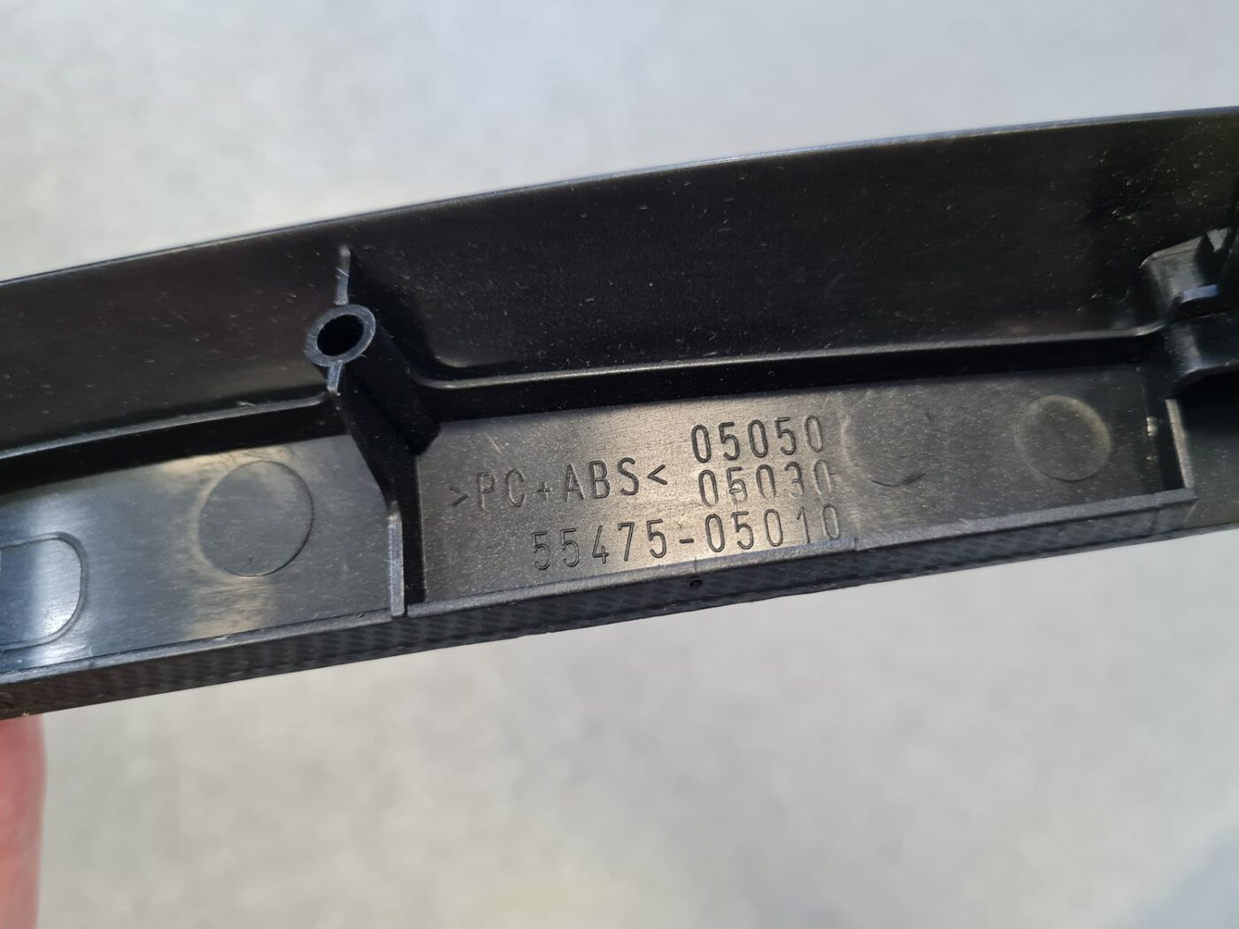 Mērinstrumentu paneļa dekoratīvā uzlika priekš TOYOTA AVENSIS 2008 4 Mērinstrumentu paneļa dekoratīvā uzlika priekš TOYOTA AVENSIS 2008