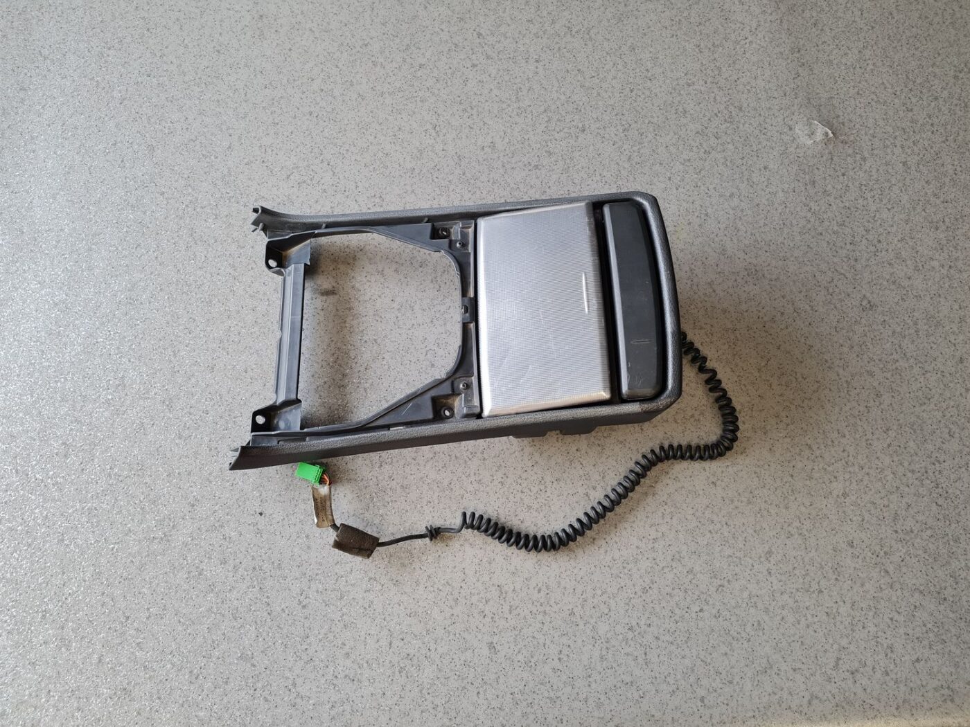 Krūzes turētājs priekš VOLVO XC90 2004 1 Krūzes turētājs priekš VOLVO XC90 2004