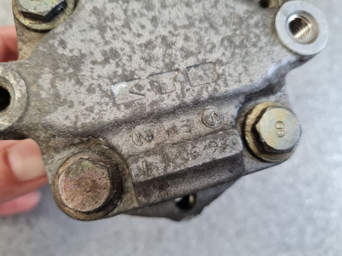 Hidrauliskais pastiprinātājs priekš AUDI A4 1996 4 Hidrauliskais pastiprinātājs priekš AUDI A4 1996