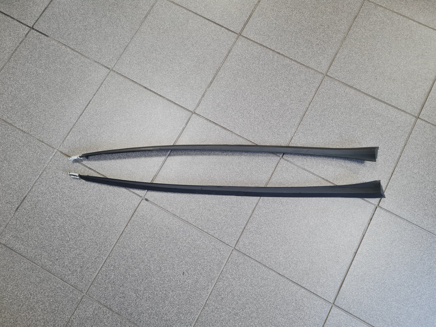 Vējstikla moldings priekš OPEL ASTRA J 2011 1 Vējstikla moldings priekš OPEL ASTRA J 2011