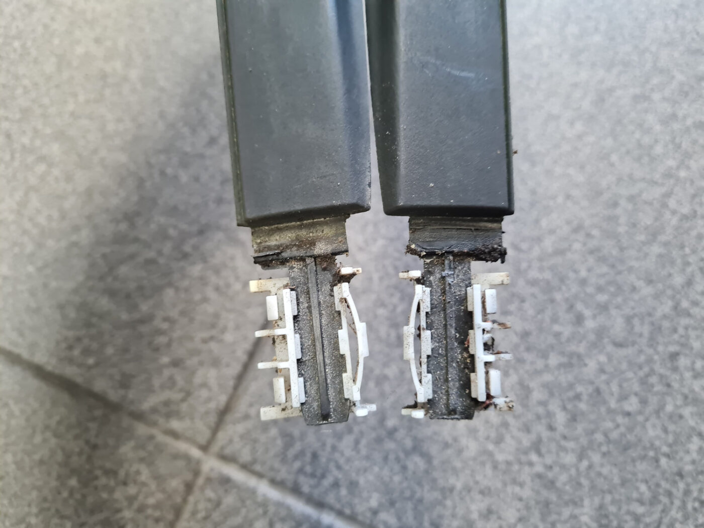 Vējstikla moldings priekš OPEL ASTRA J 2011 11 Vējstikla moldings priekš OPEL ASTRA J 2011