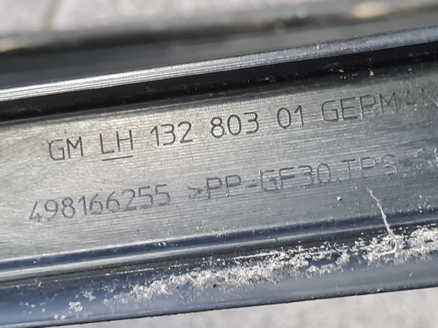 Vējstikla moldings priekš OPEL ASTRA J 2011 4 Vējstikla moldings priekš OPEL ASTRA J 2011