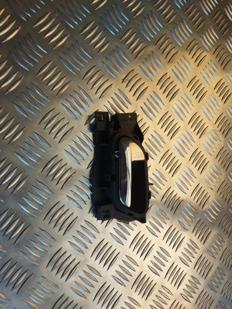 Salona durvju rokturis, aizmugures kreisais priekš PEUGEOT 407 2006 1 Salona durvju rokturis, aizmugures kreisais priekš PEUGEOT 407 2006