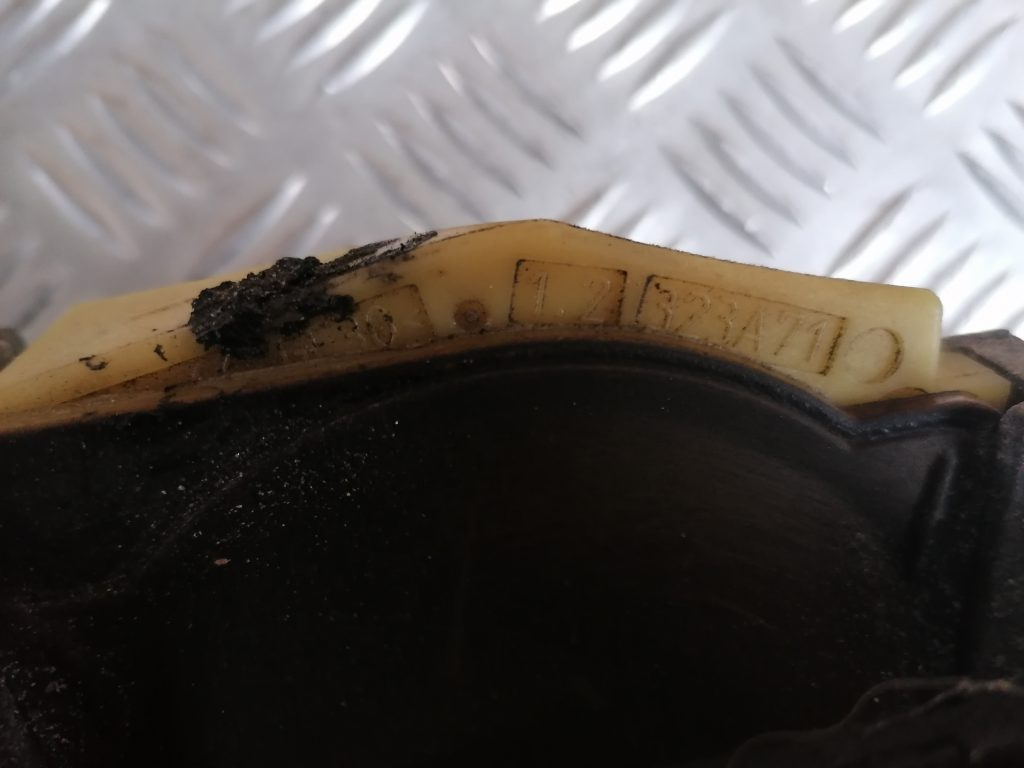 Dzinēja spilvens priekš RENAULT MEGANE 2011 2 Dzinēja spilvens priekš RENAULT MEGANE 2011