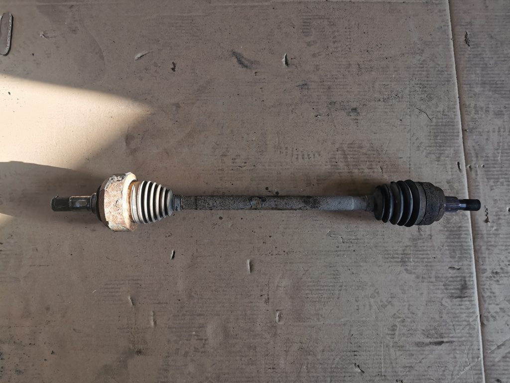 Pusass aizmugurē priekš MERCEDES BENZ ML320 2005 BLACK 1 Pusass aizmugurē priekš MERCEDES BENZ ML320 2005 BLACK