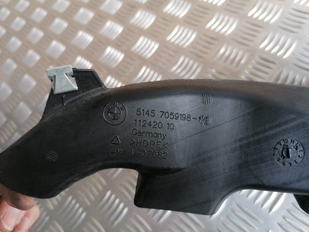 Salona gaisa vads priekš BMW 1 E87 2009 WHITE 4 Salona gaisa vads priekš BMW 1 E87 2009 WHITE