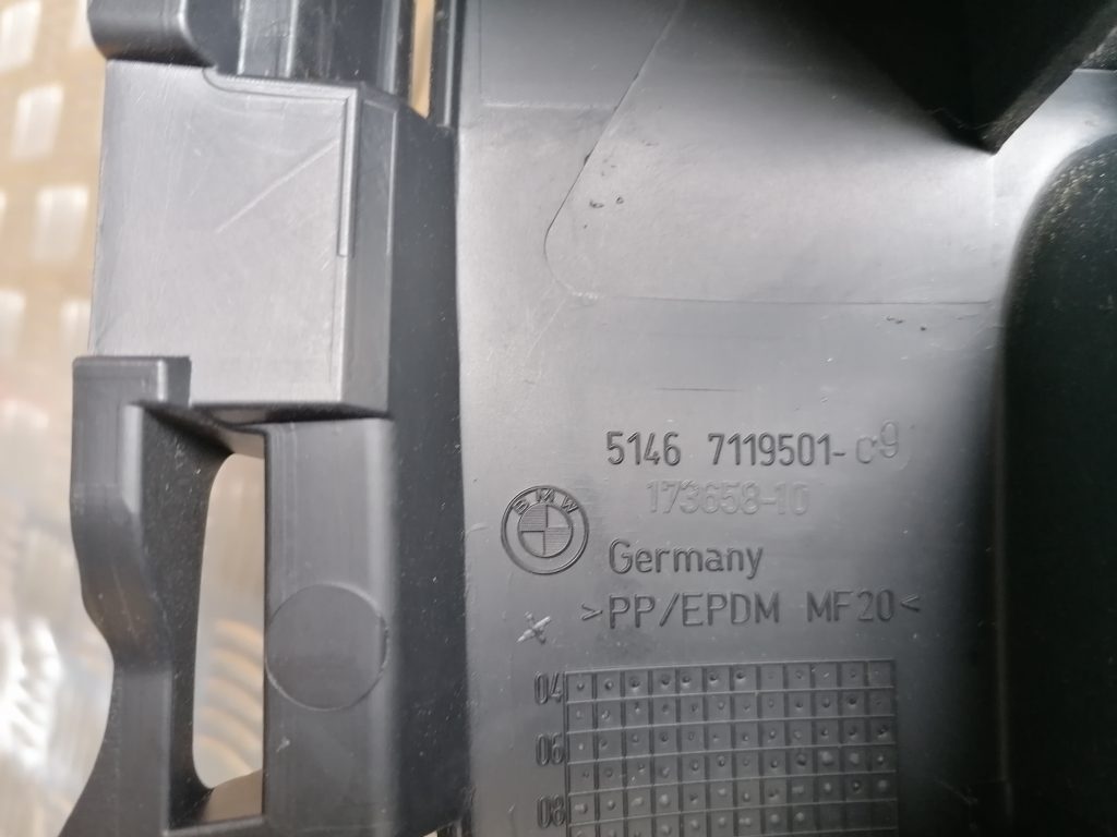 Bagāžnieka žalūziju sliedes priekš BMW 1 E87 2009 WHITE 5 Bagāžnieka žalūziju sliedes priekš BMW 1 E87 2009 WHITE