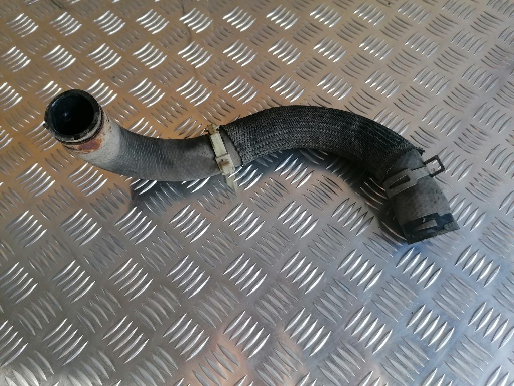 Interkulera caurule priekš TOYOTA AVENSIS 2012 1 Interkulera caurule priekš TOYOTA AVENSIS 2012