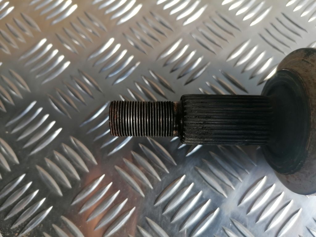 Pusass priekšējā kreisā priekš TOYOTA AVENSIS 2012 2 Pusass priekšējā kreisā priekš TOYOTA AVENSIS 2012