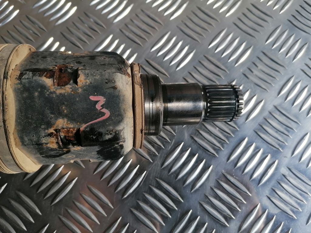 Pusass priekšējā kreisā priekš TOYOTA AVENSIS 2012 3 Pusass priekšējā kreisā priekš TOYOTA AVENSIS 2012