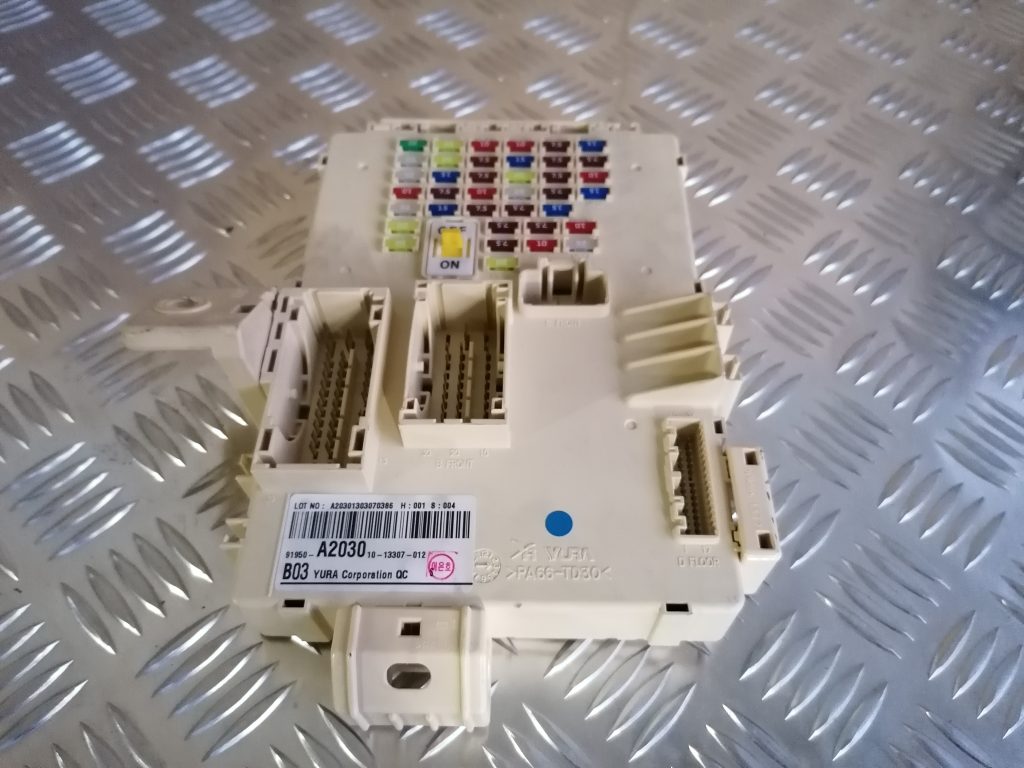 Drošinātāju relejas kaste priekš KIA CEED 2013 1 Drošinātāju relejas kaste priekš KIA CEED 2013