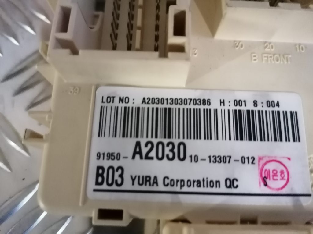 Drošinātāju relejas kaste priekš KIA CEED 2013 3 Drošinātāju relejas kaste priekš KIA CEED 2013