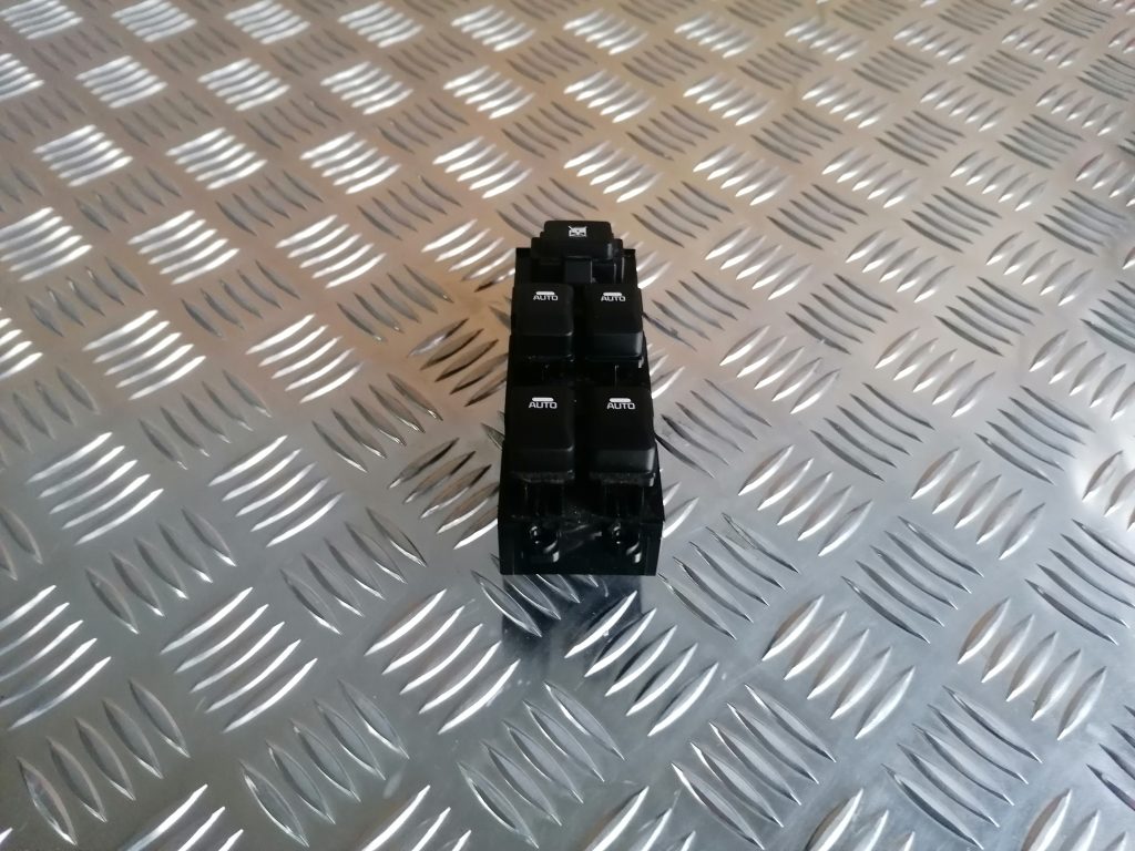 Šofera durvju slēdža pogas priekš KIA CEED 2013 1 Šofera durvju slēdža pogas priekš KIA CEED 2013