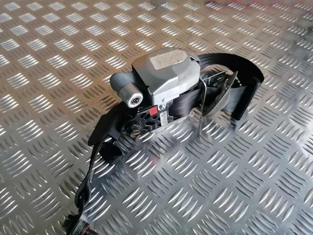 Priekšējā kreisā drošības josta priekš KIA CEED 2013 1 Priekšējā kreisā drošības josta priekš KIA CEED 2013